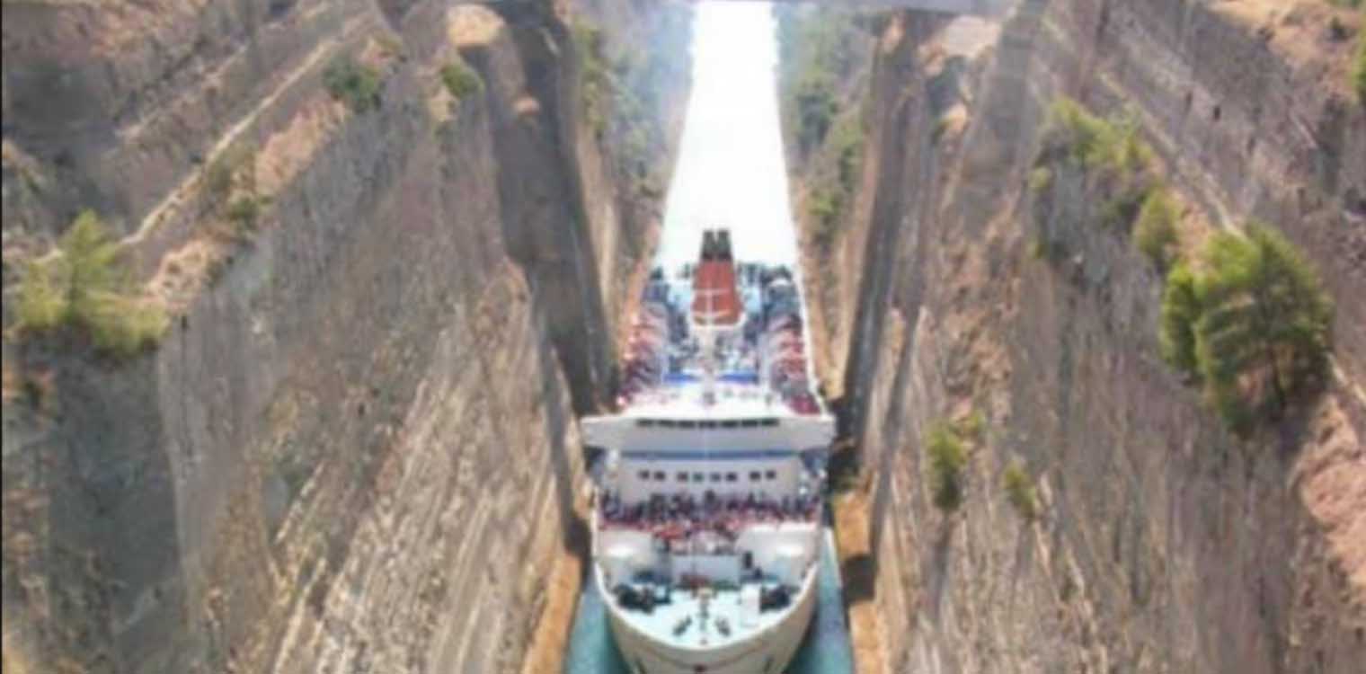 Μόσιαλος για διώρυγα Σουέζ: Τρολάρει με την διώρυγα της Κορίνθου