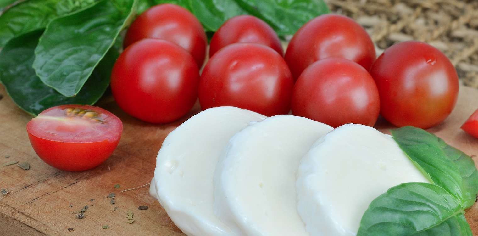 Τι κάνει τους Ιταλούς να καταναλώνουν 23 κιλά μοτσαρέλα ο έκαστος τον χρόνο;