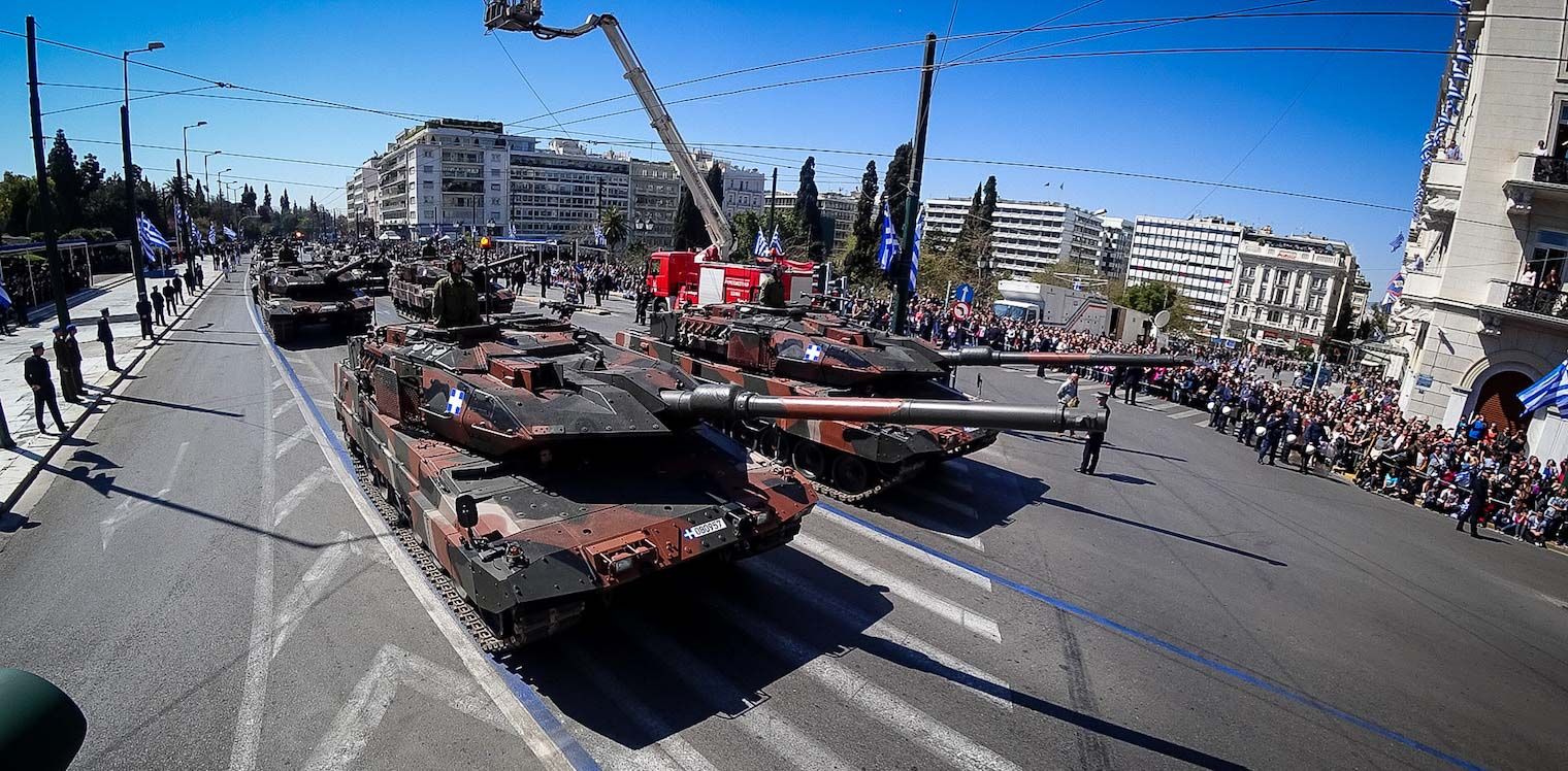 Η Ελλάδα γιορτάζει τα 200 χρόνια από την Επανάσταση του 1821 - Στις 8 το πρωί η έπαρση της σημαίας στην Ακρόπολη