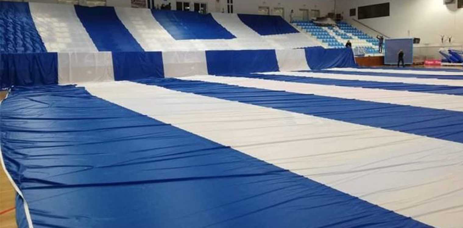 Επέτειος 25ης Μαρτίου - Σημαία για... Γκίνες στη Σαντορίνη