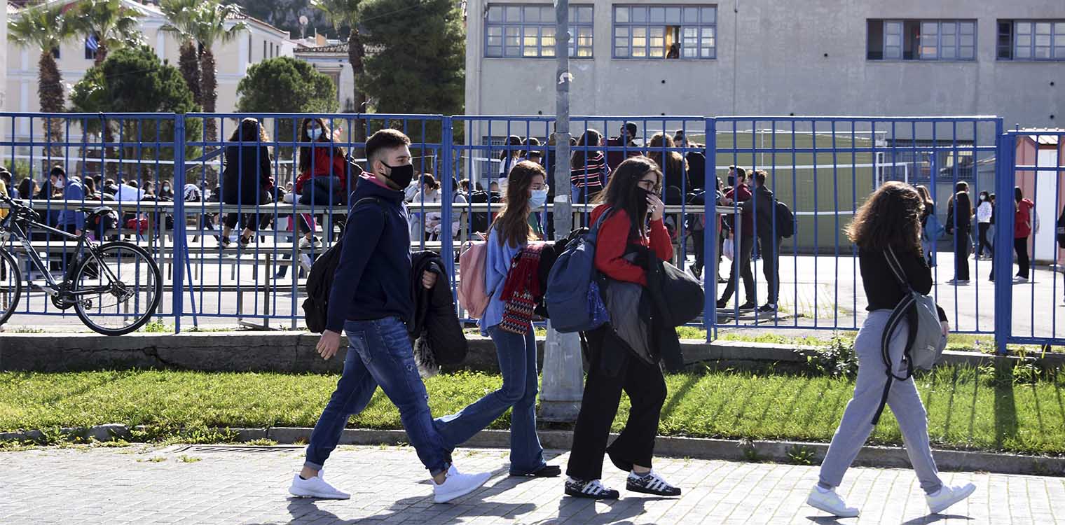 Αθηνά Λινού: Μάθημα και στο προαύλιο των σχολείων