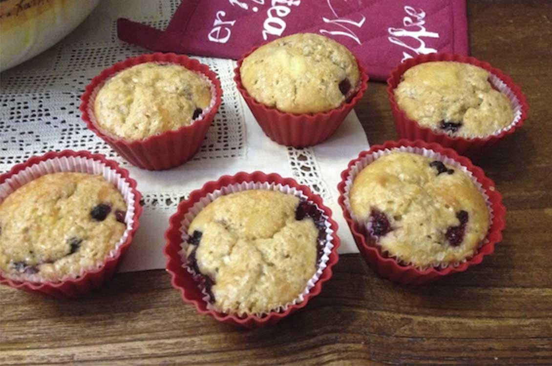 Muffins με φρούτα του δάσους και καστανή ζάχαρη