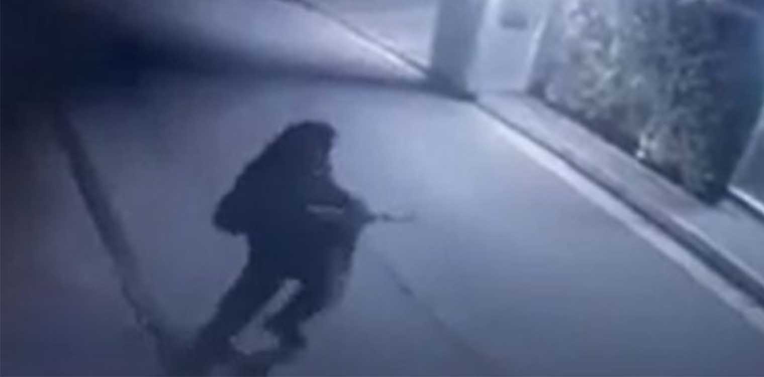 Μένιος Φουρθιώτης: Βίντεο δείχνει άτομο να πυροβολεί έξω από το σπίτι του