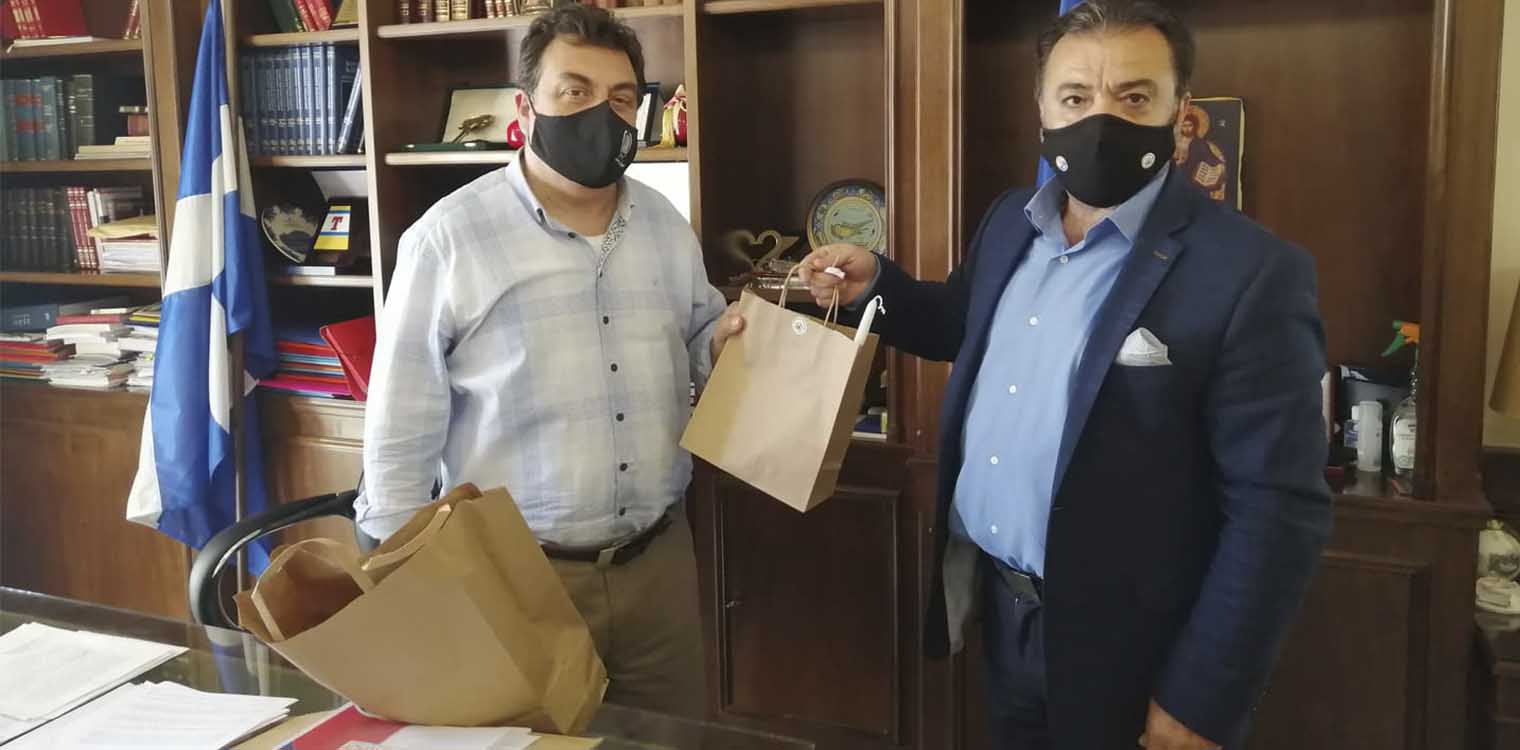 Εορταστική επίσκεψη σε Αντωνακόπουλο απο τον Γαρύφαλλο