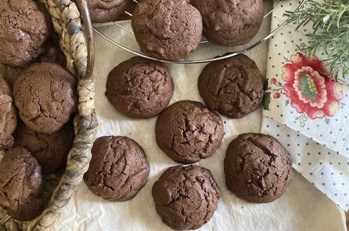 Cookies με κακάο και κομμάτια σοκολάτας