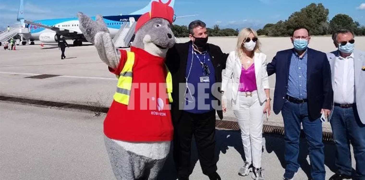 Καλή σεζόν! Με... μασκότ η υποδοχή των πρώτων τουριστών στον Άραξο (photos)