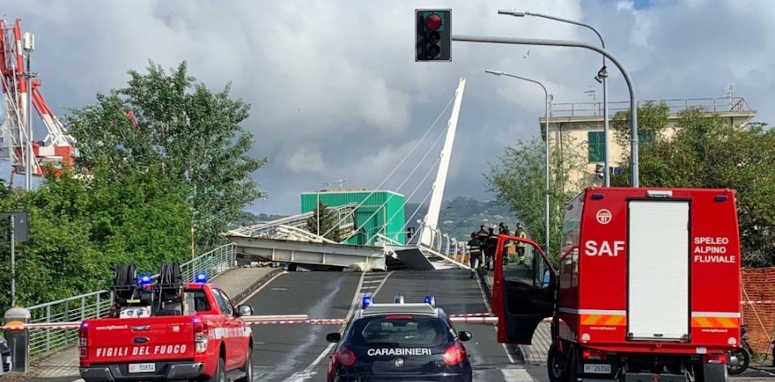 Ιταλία: Κατέρρευσε κινητή γέφυρα - Δεν σημειώθηκαν τραυματισμοί