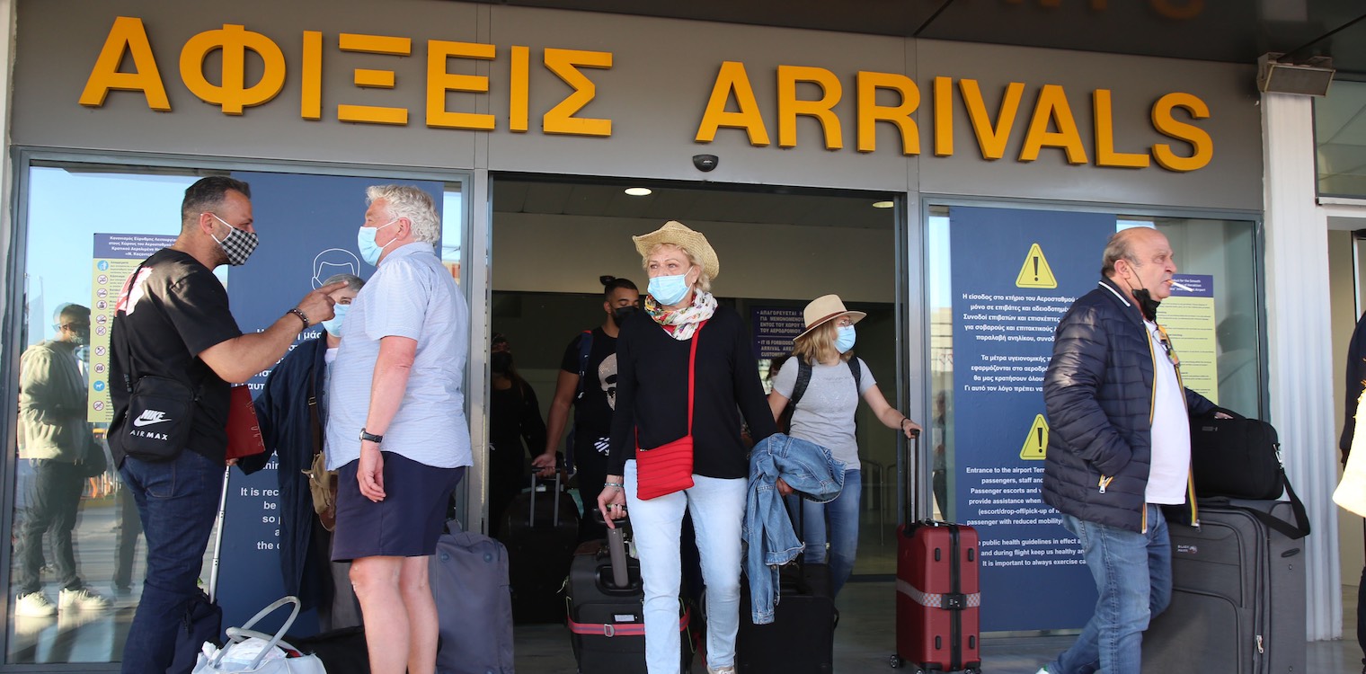 Τα τεστ επιστροφής φρενάρουν τον τουρισμό από το εξωτερικό