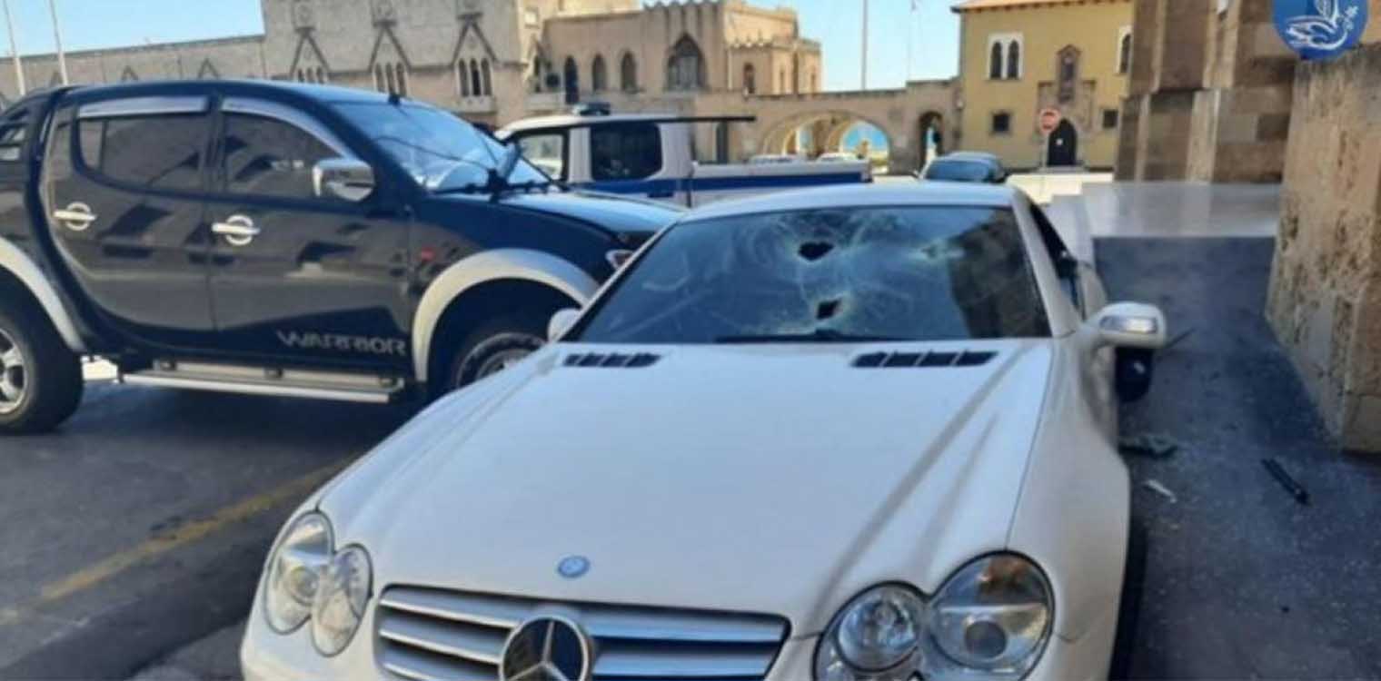 Ρόδος - Βίντεο: Υποστυνόμος με βαριοπούλα κατά αυτοκινήτου αστυνομικού διευθυντή