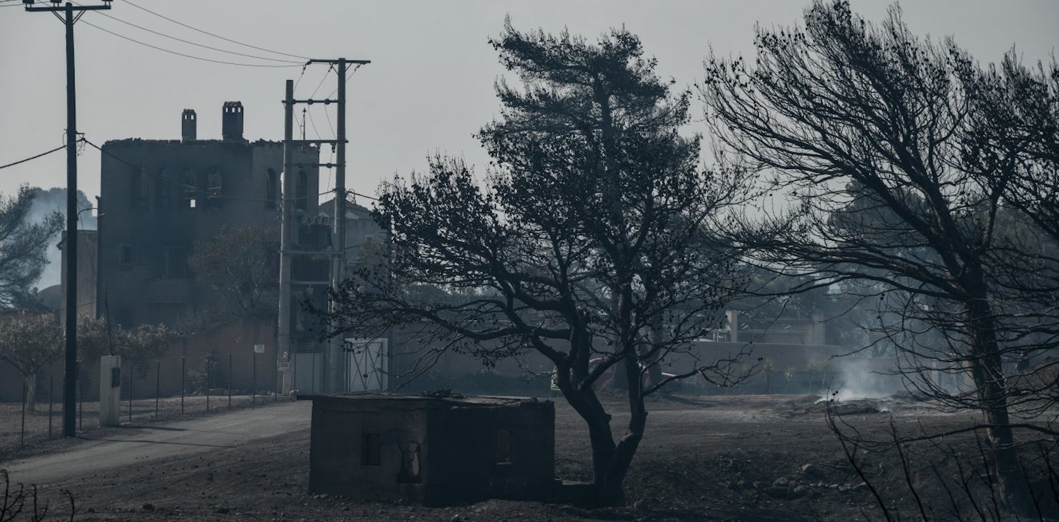 Φωτιά στο Σχίνο: Καλύτερη η εικόνα, σε επιφυλακή η Πυροσβεστική