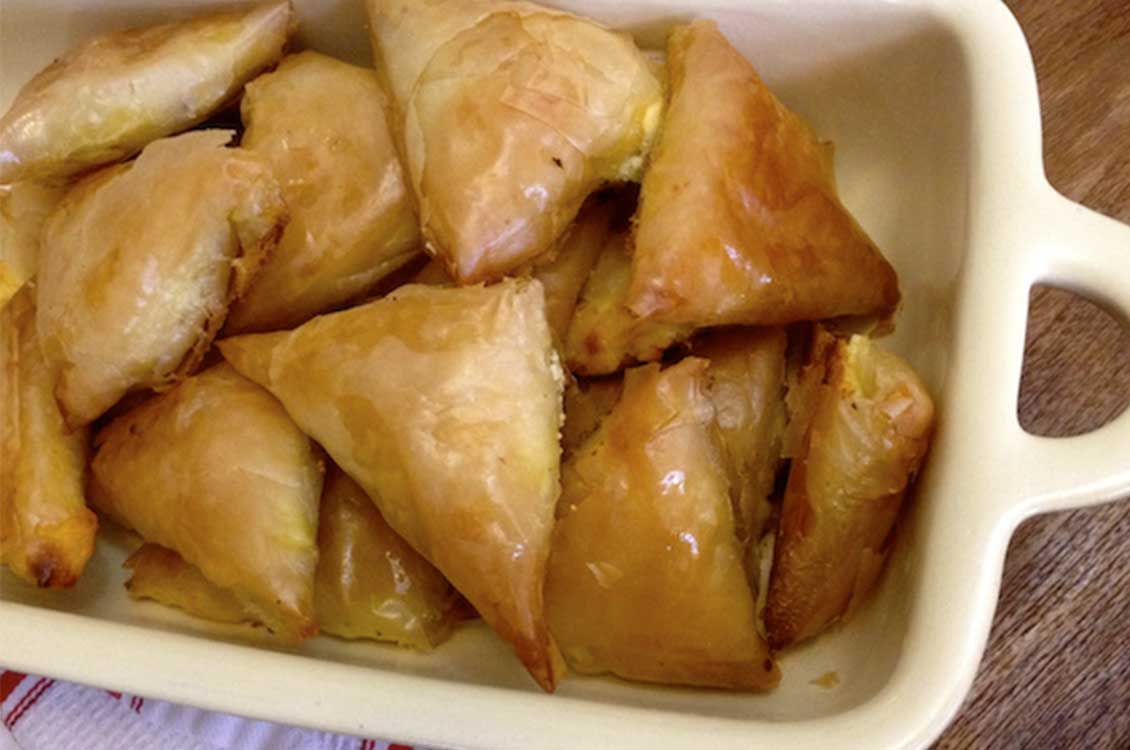 Τυροπιτάκια τρίγωνα (με φύλλο κρούστας)