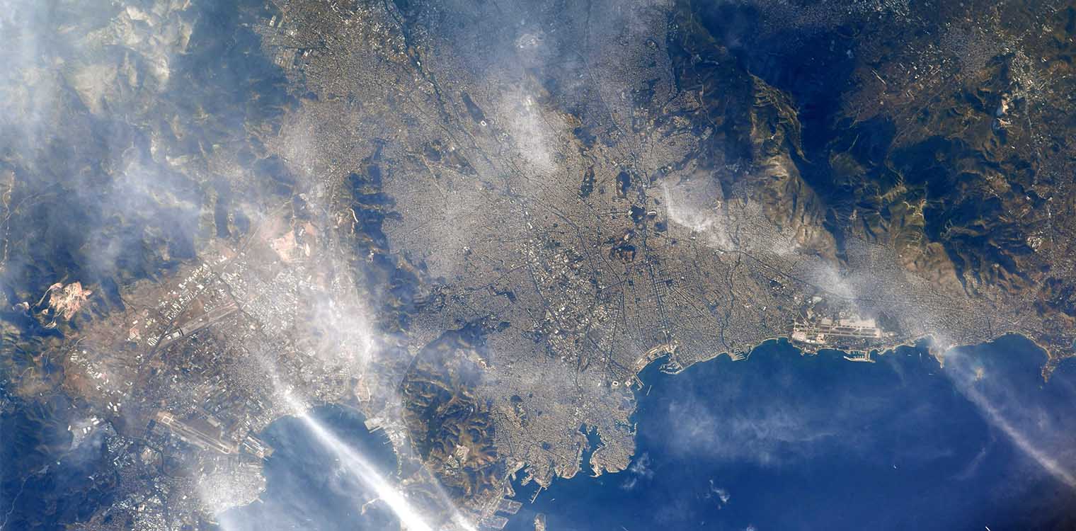 Μια φωτογραφία της Αθήνας από το Διεθνή Διαστημικό Σταθμό τράβηξε Αμερικανός αστροναύτης