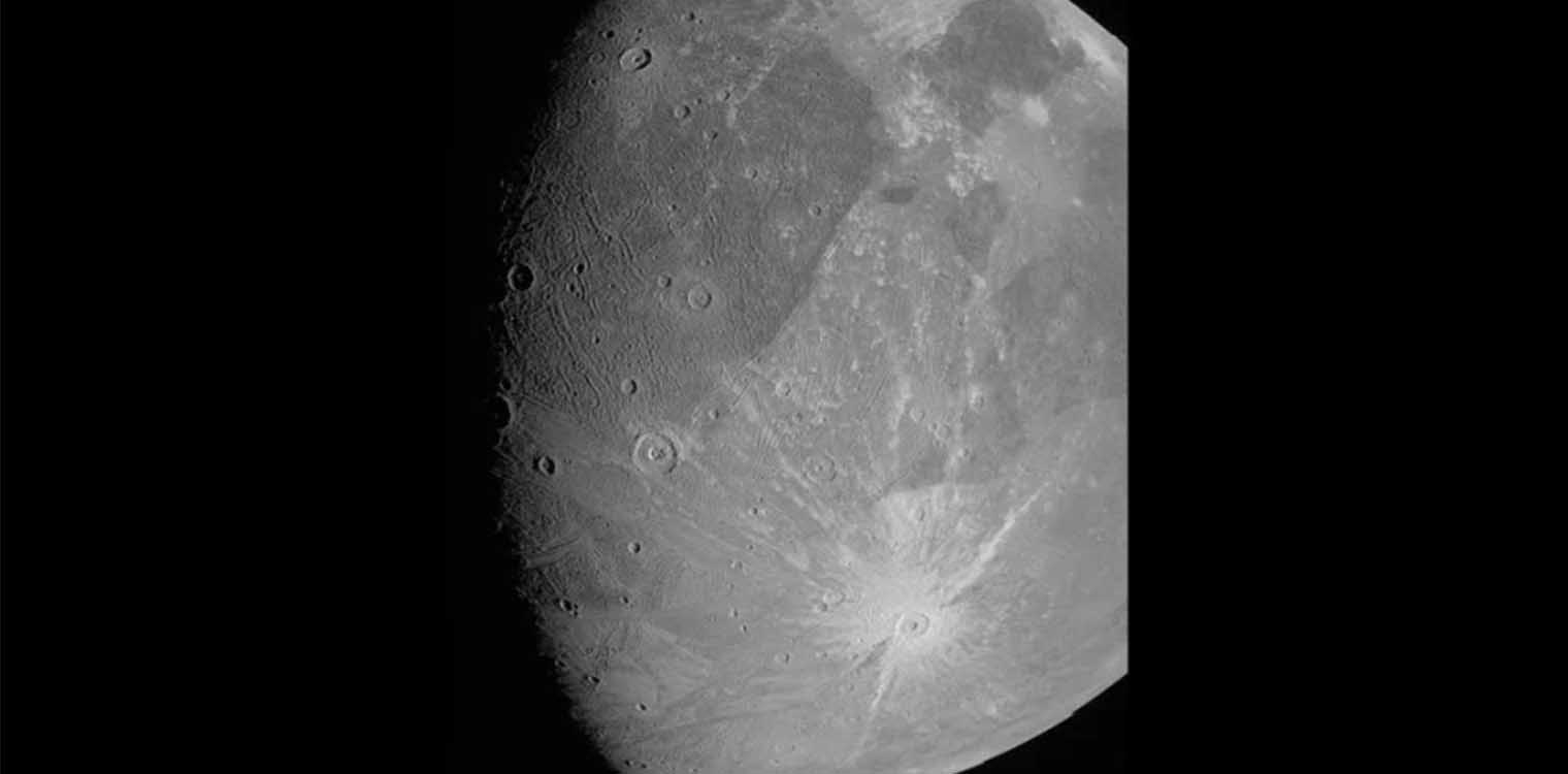 NASA: Οι πρώτες κοντινές φωτογραφίες του δορυφόρου του Δία, Γανυμήδη