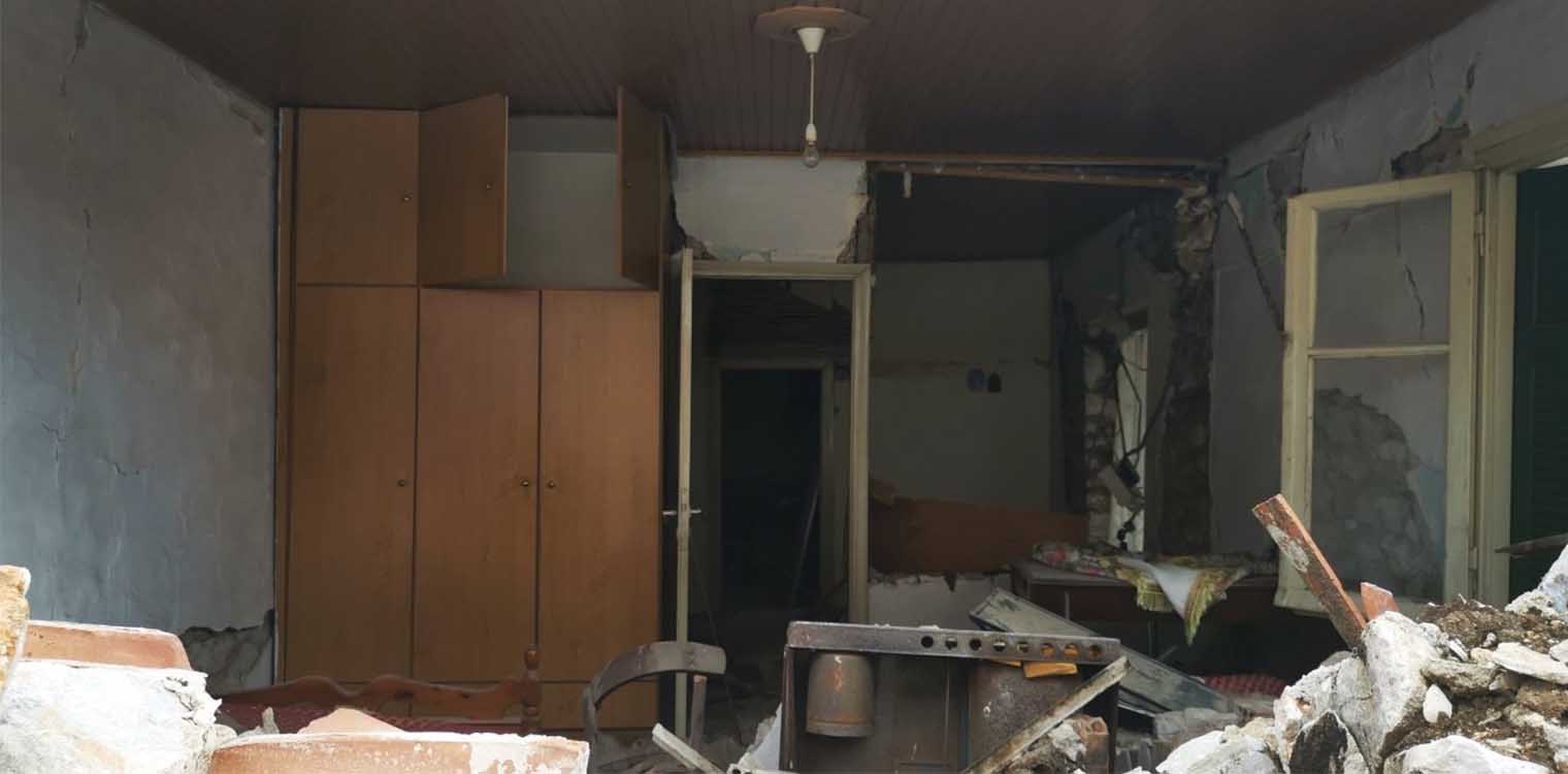 Ελασσόνα: Χαλάσματα και μη κατεδαφισμένα ακατάλληλα κτίρια 3 μήνες μετά τον σεισμό