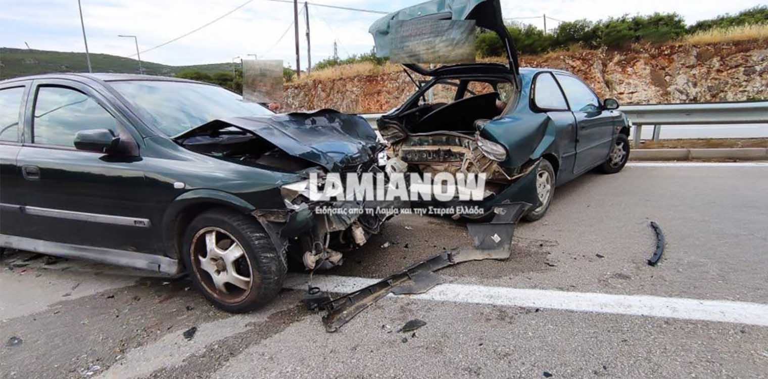Λαμία: Σύγκρουση τριών αυτοκινήτων σε διασταύρωση - Φωτογραφίες