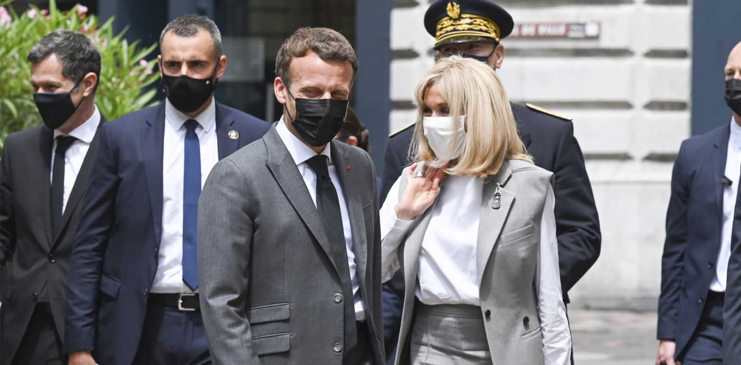 «Montjoie, Saint-Denis»: Τι φώναξε ο άνδρας που χαστούκισε τον Εμανουέλ Μακρόν