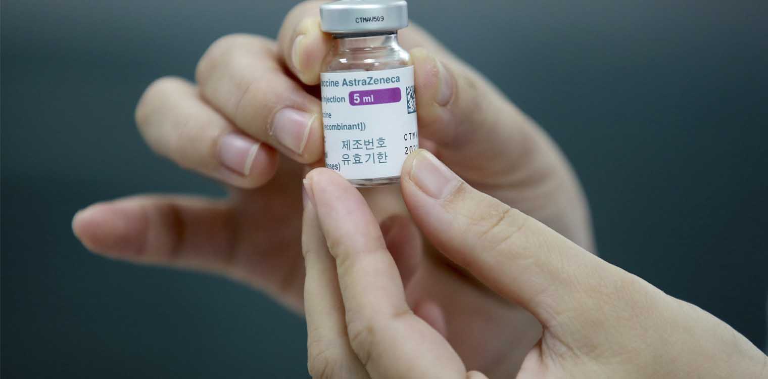 Εμβόλιο AstraZeneca - Νέα προειδοποίηση ΕΟΦ: Ποιοι δεν πρέπει να το κάνουν