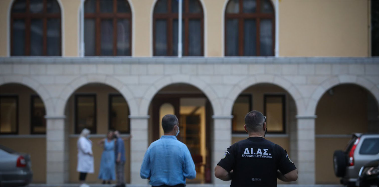 Μονή Πετράκη: Στη φυλακή ο ιερέας για την επίθεση με βιτριόλι