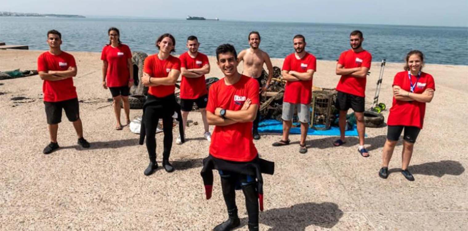 Θεσσαλονίκη: Ένα αυτοκίνητο, 4 μηχανάκια και 5 ποδήλατα ανασύρθηκαν από τη θάλασσα στη νέα Παραλία στο πλαίσιο δράσης της ομάδας «Beach Cleaning»