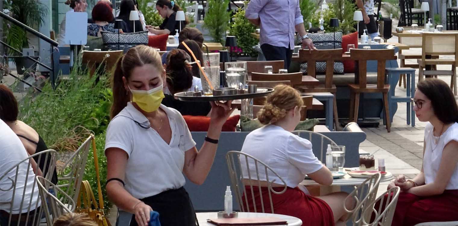 Νέα μέτρα: Αλαλούμ με τις εξαγγελίες για κατάργηση ορθίων σε εστίαση – Στο τραπέζι τοπικά lockdown