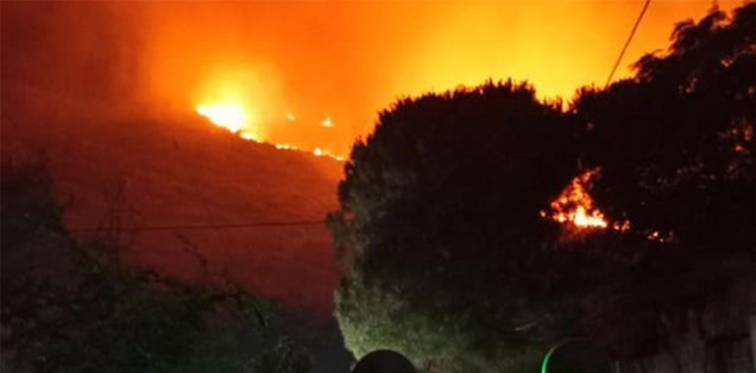 Φωτιά στην Κεφαλονιά: Ολονύχτια μάχη με τις φλόγες – Εκκενώσεις οικισμών