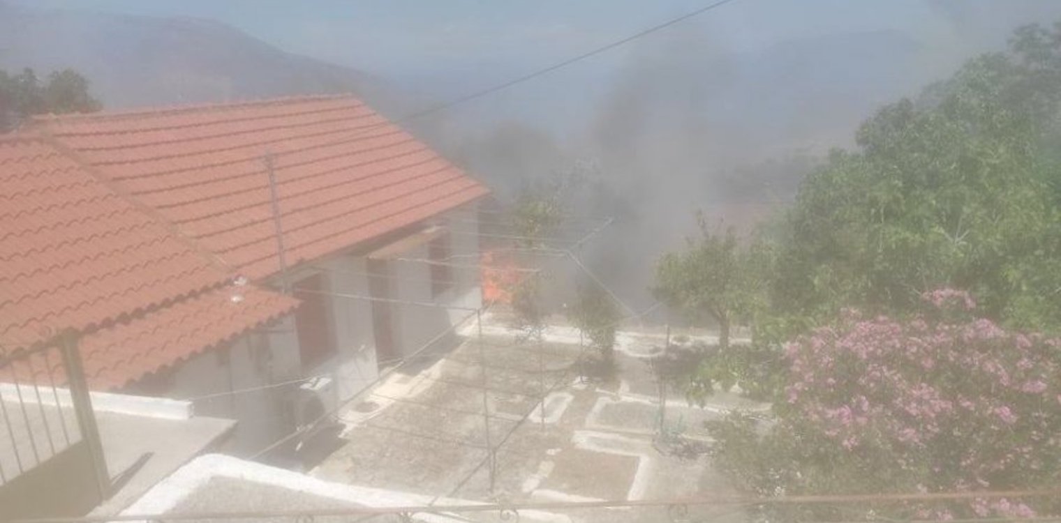 Κεφαλονιά: Μέσα στο Καπανδρίτι οι φλόγες της φωτιάς - Ισχυρή δύναμη της Πυροσβεστικής - 7 αεροσκάφη στη μάχη