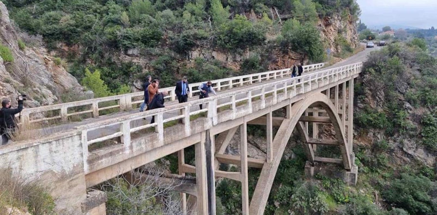 Ικανοποίηση Κοροβέση μετά την υπογραφή της Σύμβασης για τη γέφυρα Κορακοφωλιά Φιγαλείας
