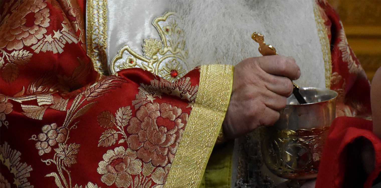 Κρήτη: Ιερείς δεν εξομολογούν και δε μεταλαμβάνουν εμβολιασμένους - Καταγγελία Τζανάκη