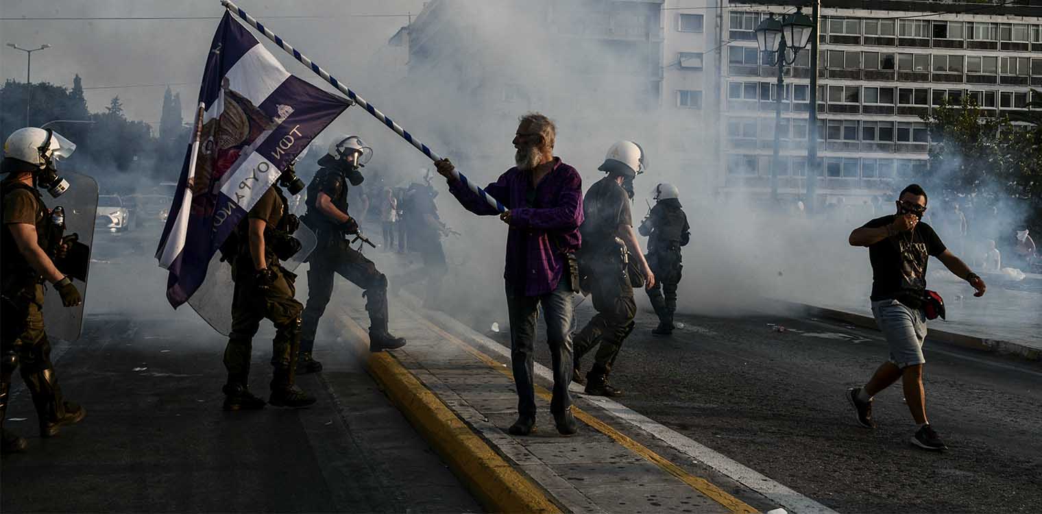 Σύνταγμα: Επεισόδια στη συγκέντρωση κατά του υποχρεωτικού εμβολιασμού