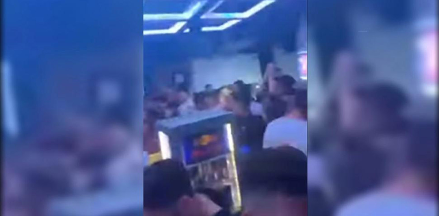 Ιος: Ξέφρενα πάρτι, χοροί χωρίς μάσκες και... όρθιοι πελάτες!