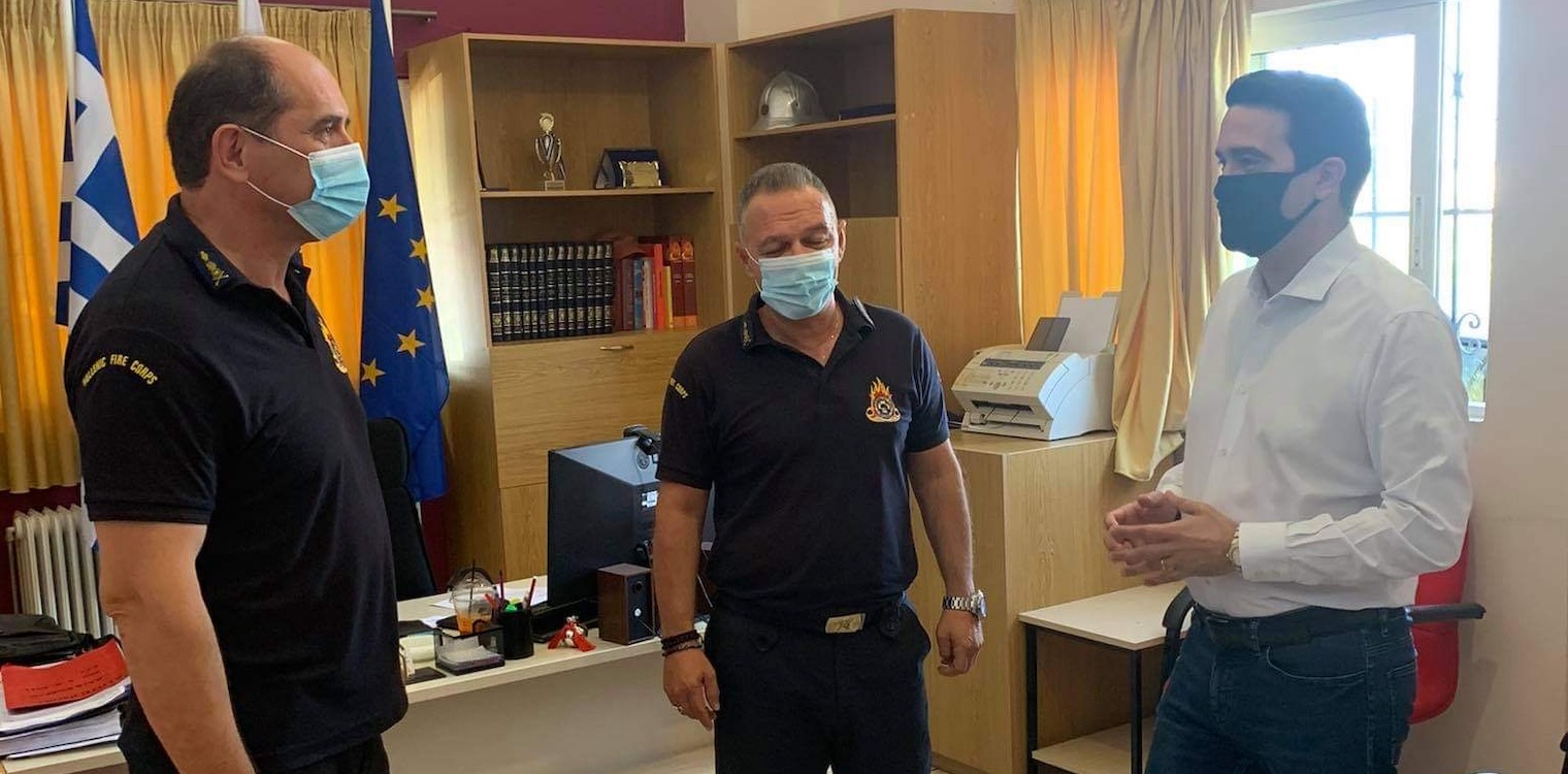 Κοντά στους πυροσβέστες της Ηλείας ο Μιχάλης Κατρίνης
