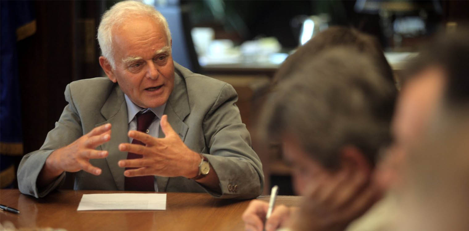 Μανιτάκης: Συνταγματικά προβληματικές οι απολύσεις λόγω άρνησης εμβολιασμού