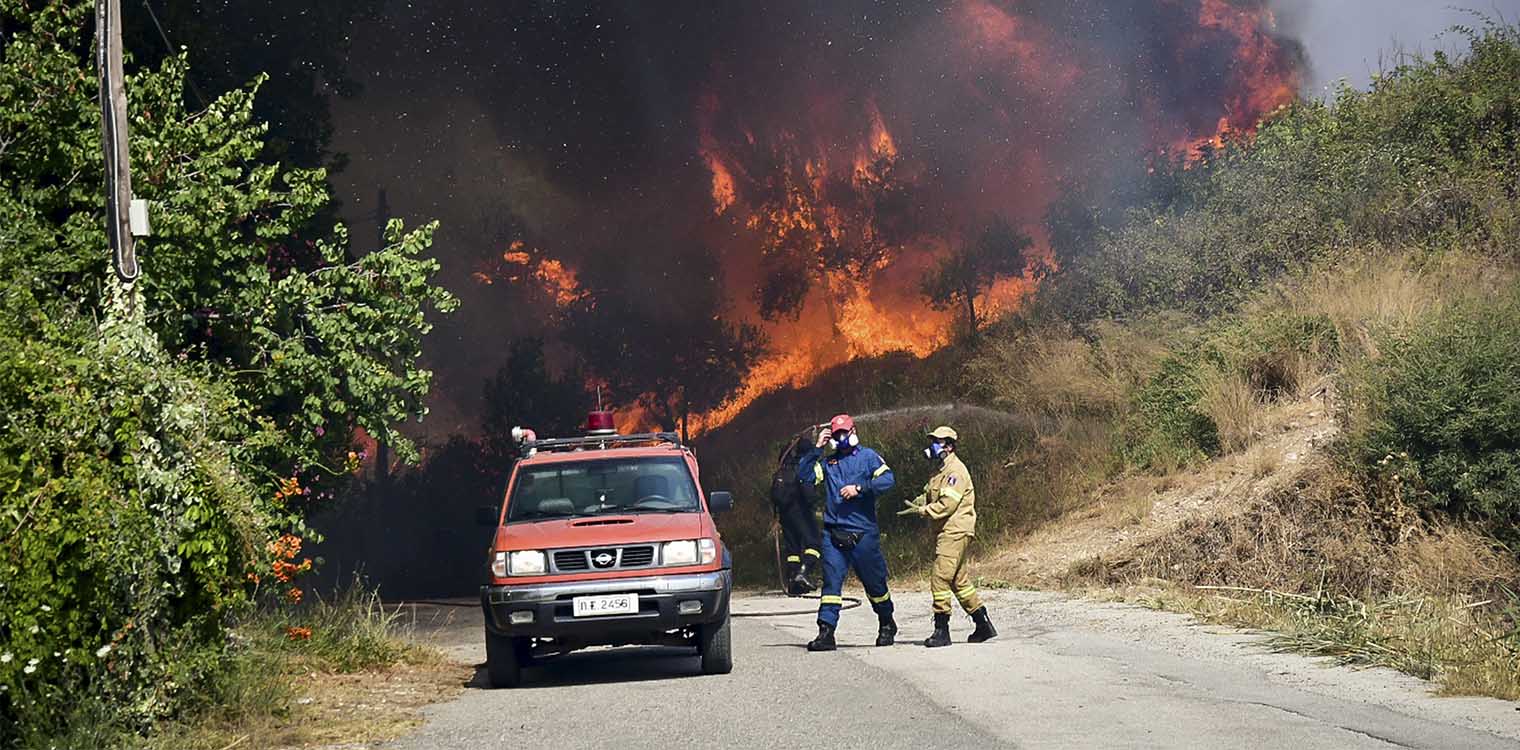 Φωτιά στην Πάτρα: Εμπρησμός ή αμέλεια - Τι εξετάζουν οι αρχές - Πού απευθύνονται οι πυρόπληκτοι