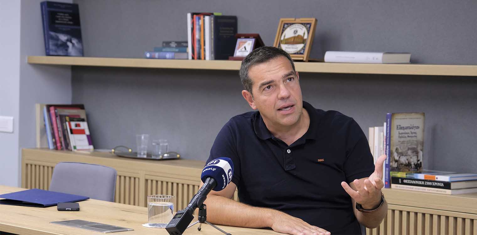 Τσίπρας: Η κυβέρνηση αντί για καθηγητές προσλαμβάνει αστυνομικούς για τα ΑΕΙ