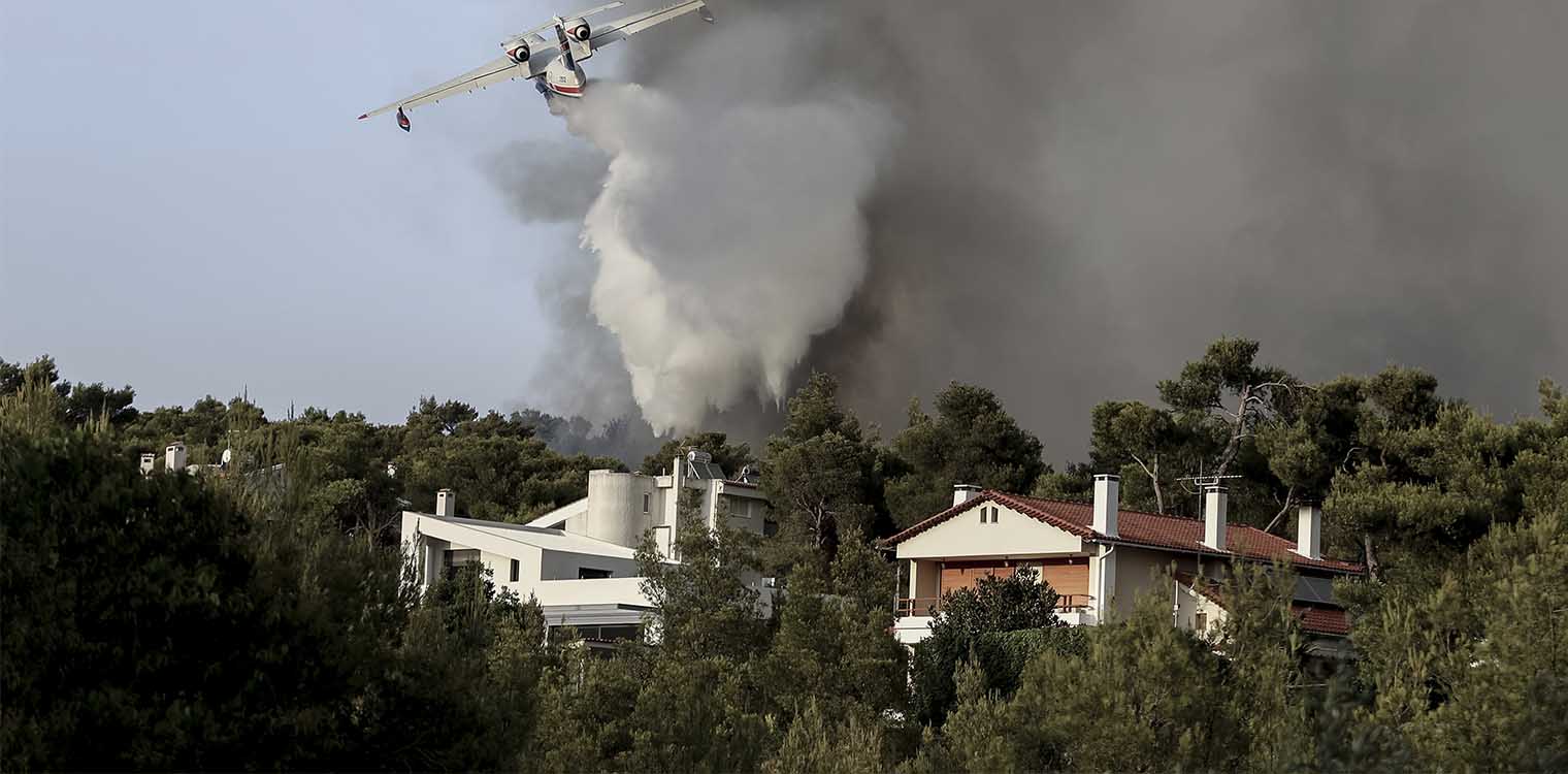 Φωτιά στη Βαρυμπόμπη: Τα νεότερα από το πύρινο μέτωπο – Μάχη για την οριοθέτηση