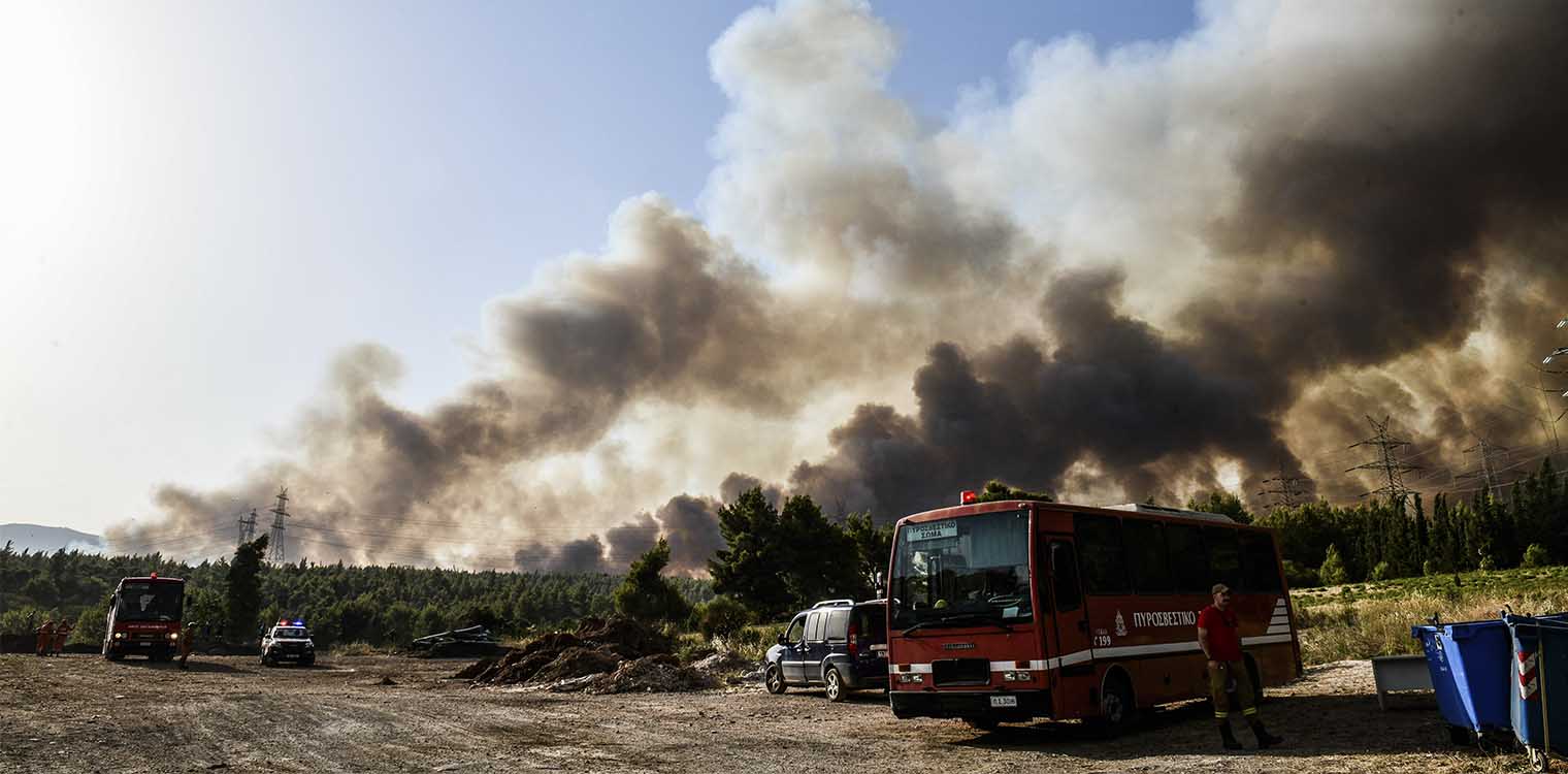 Φωτιά Αττική: Πού βρίσκονται τα πύρινα μέτωπα – Ξεκίνησαν ρίψεις νερού τα εναέρια μέσα (upd)