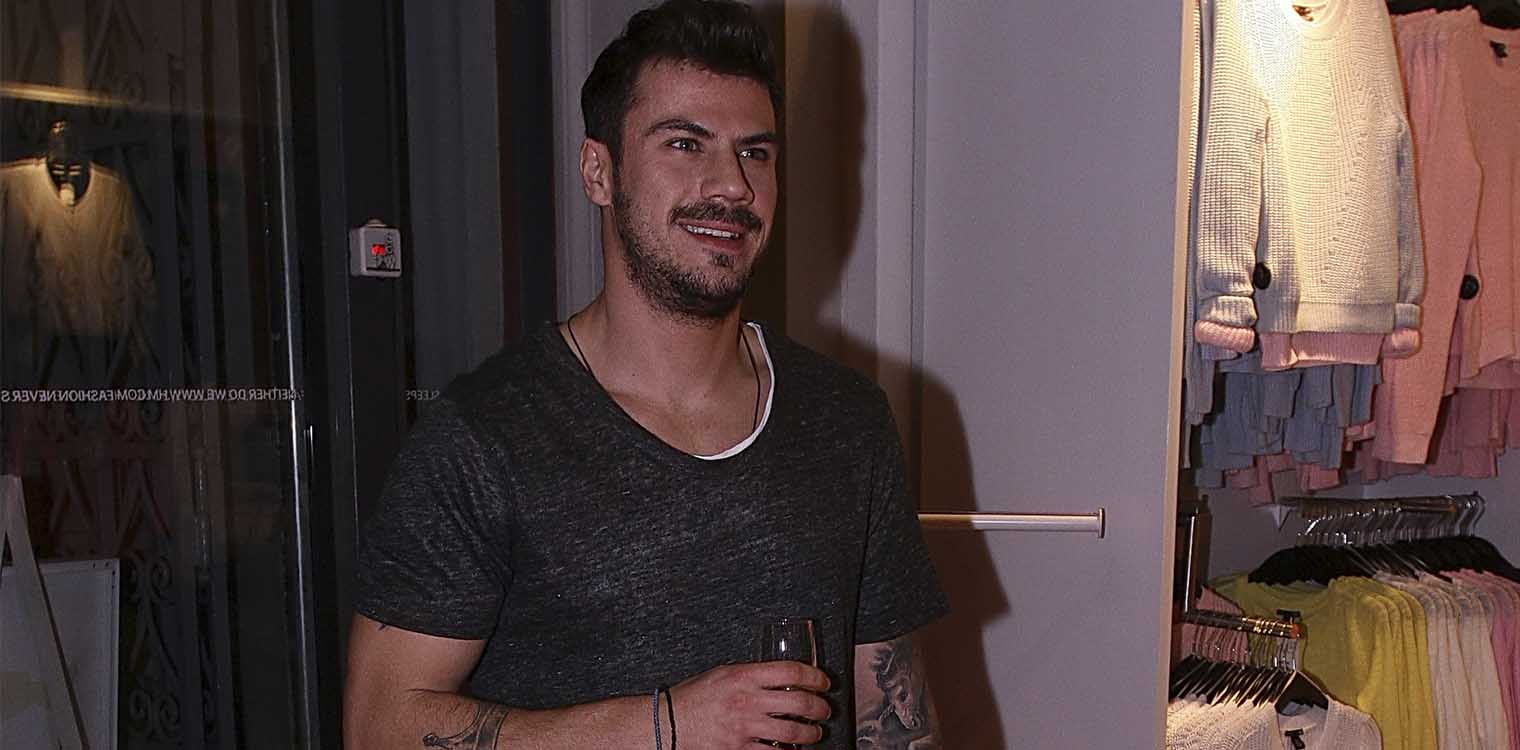 Ο Άκης Πετρετζίκης πήρε το γιο του στη δουλειά - Τον αποκαλεί sou chef