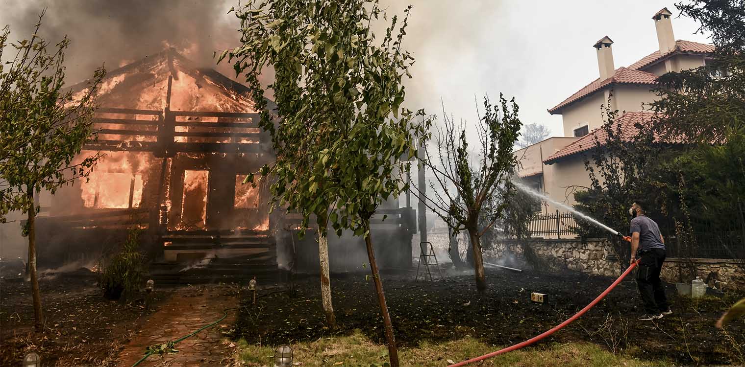 Φωτιά Αττική: Κάηκαν σπίτια τους Θρακομακεδόνες – Νέο μήνυμα από 112 για εκκένωση περιοχών