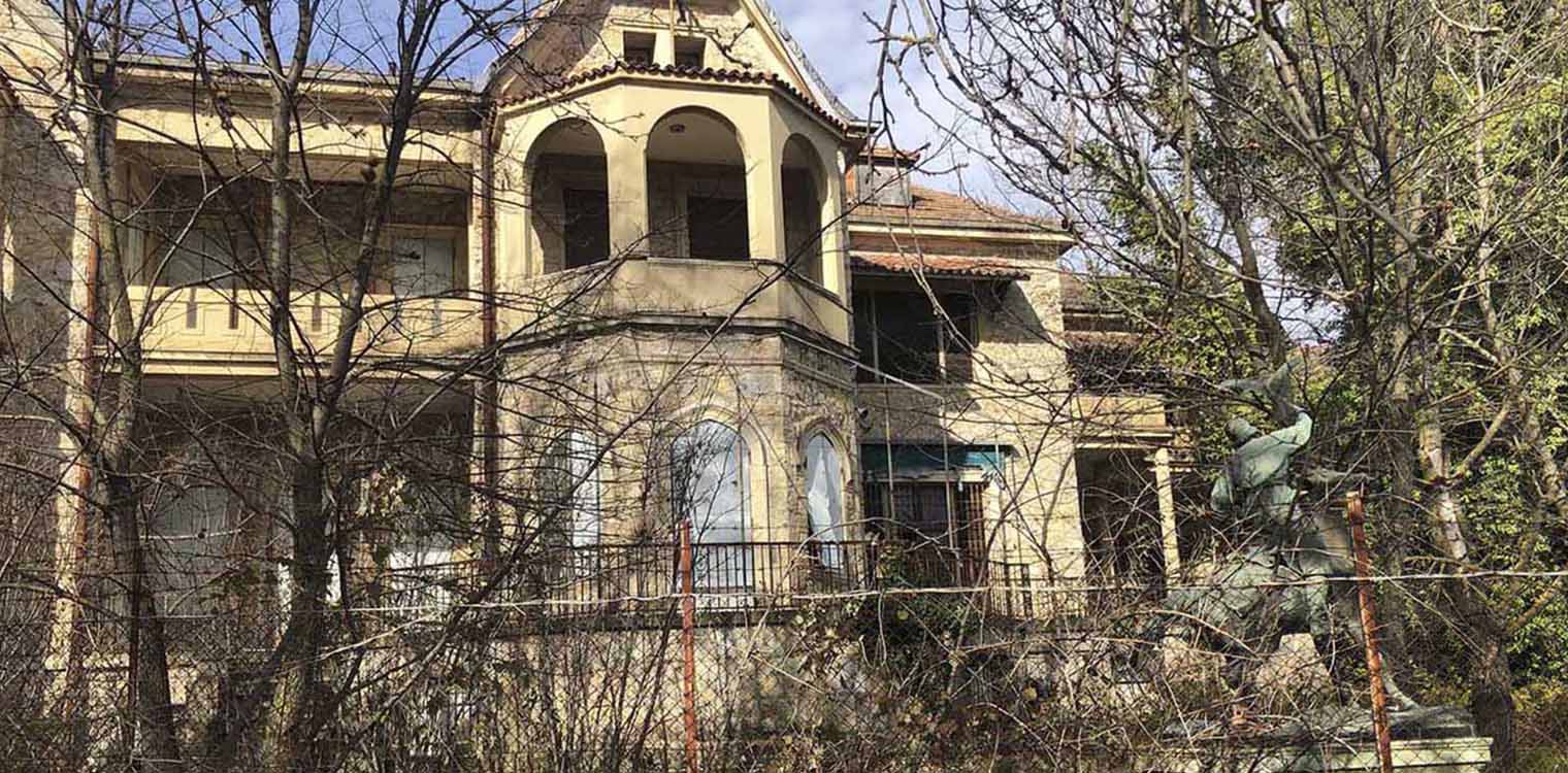 Φωτιά: Μια ανάσα από τα ανάκτορα στο Τατόι οι φλόγες, μεγάλη ανησυχία για τη Δροσοπηγή