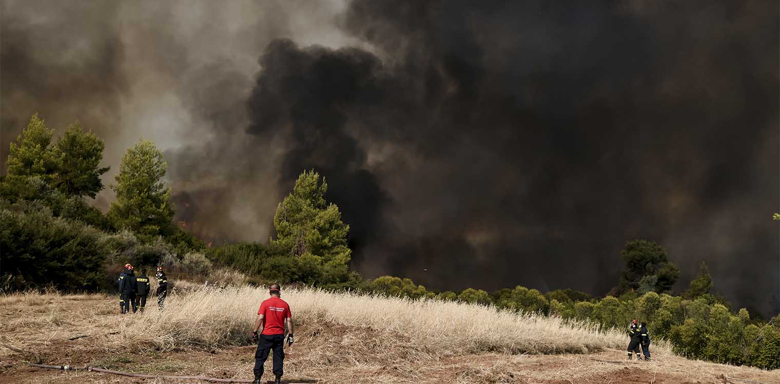 Φωτιά στην Αττική: Νέο μέτωπο στην Πάρνηθα ανάμεσα σε Θρακομακεδόνες και Κρυονέρι