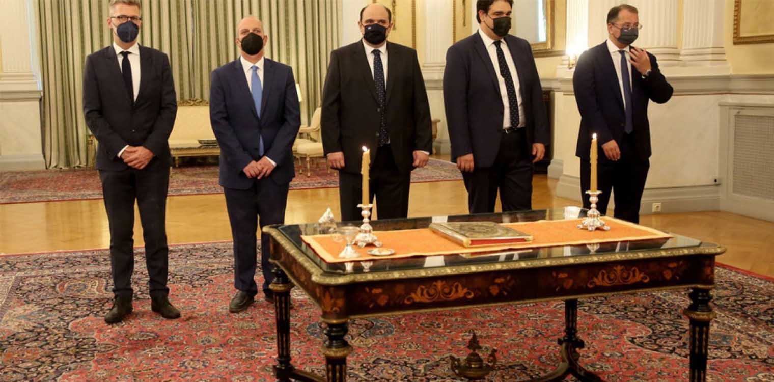 Μίνι ανασχηματισμός: Ορκίστηκαν τα νέα κυβερνητικά στελέχη – Οι πρώτες δηλώσεις