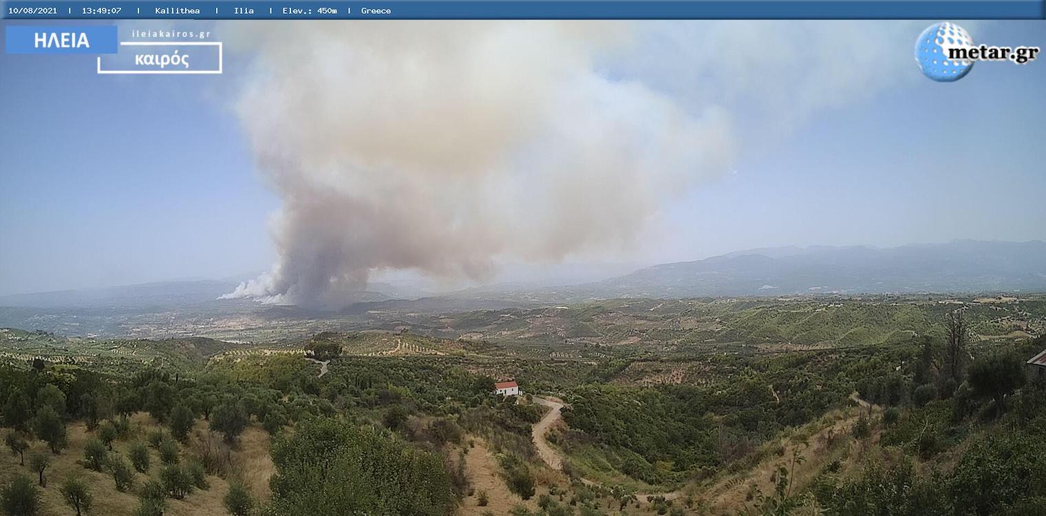 Μεγάλη αναζωπύρωση στα όρια Ηλείας - Αρκαδίας πάνω από το διυλιστήριο Ερυμάνθου - Στις φλόγες Καπελίτσα - Λειβαδάκι Γορτυνίας (Live)