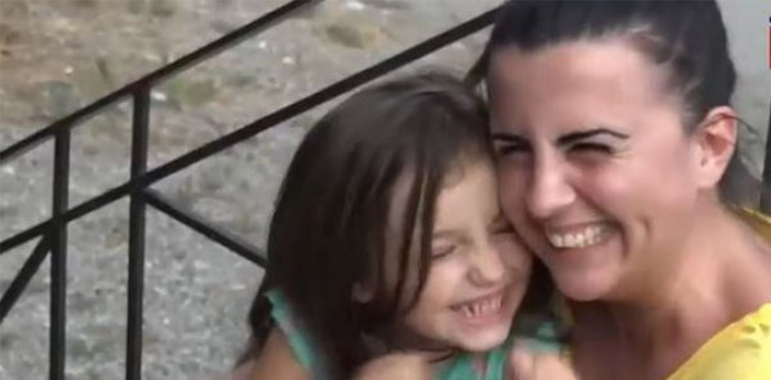 Φωτιά Εύβοια: Η ιστορία πίσω από τη συγκλονιστική φωτογραφία της μικρής Βαλεντίνας