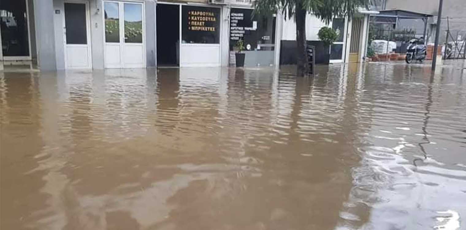 Πλημμυρικά φαινόμενα στο Αγρίνιο από τη νυχτερινή μπόρα (φωτο)