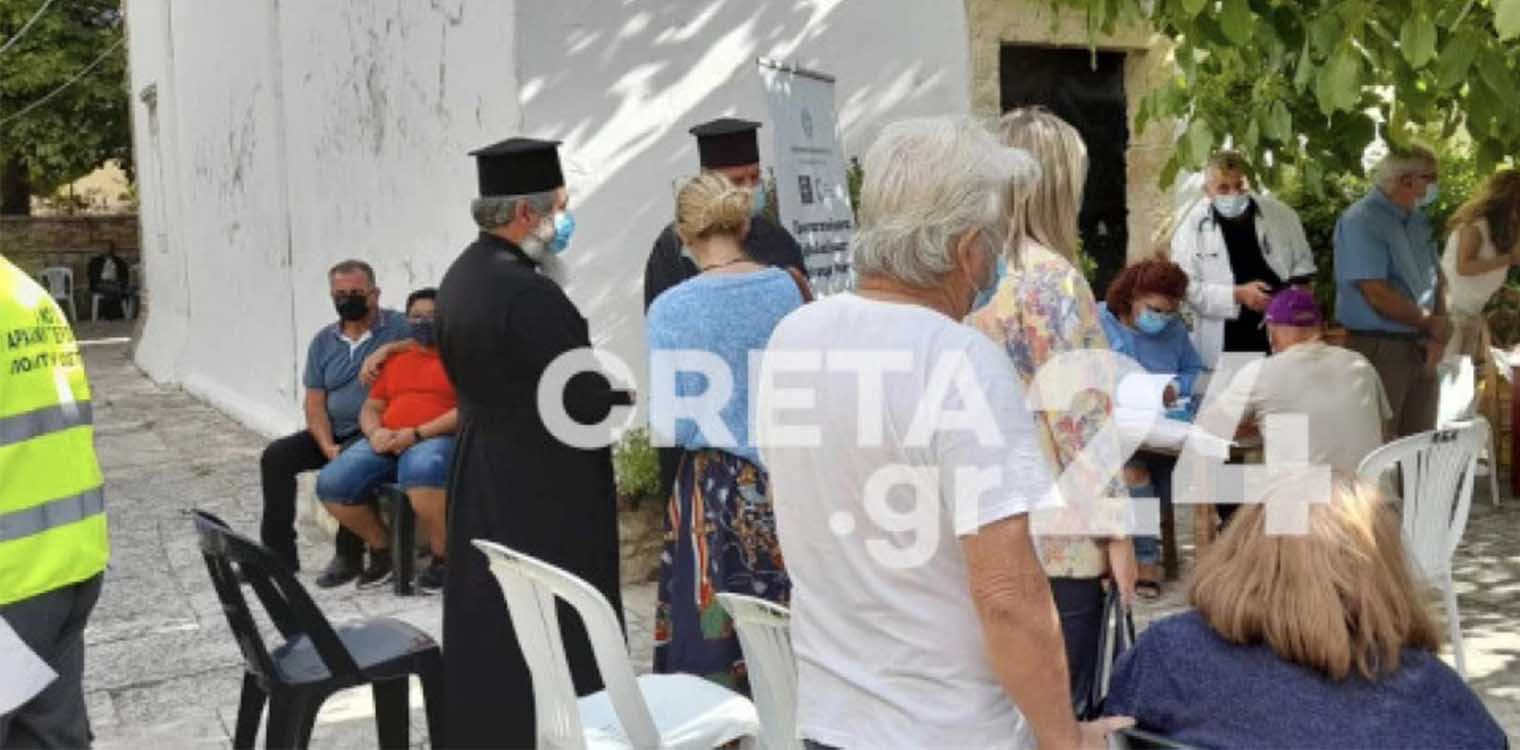Εμβολιαστικό κέντρο η εκκλησία στις Αρχάνες - Δεκάδες πολίτες σπεύδουν να εμβολιαστούν