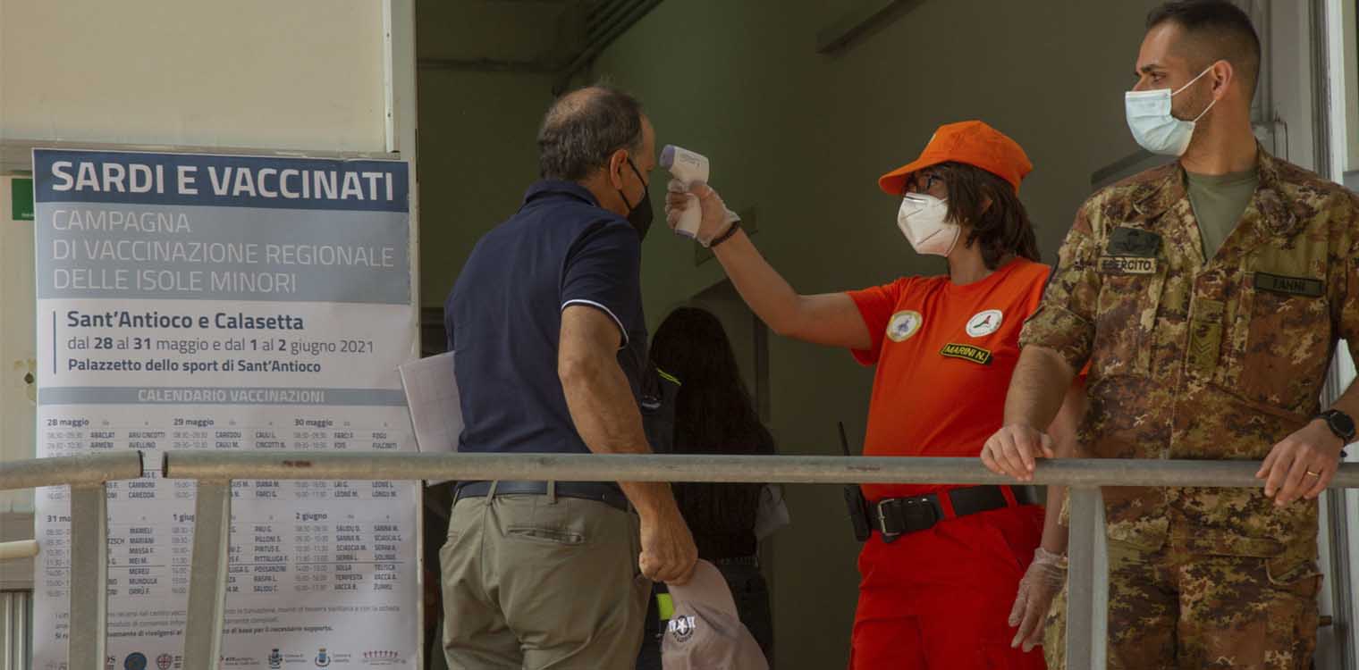 Ιταλία: Ανοιχτό το ενδεχόμενο να επεκταθεί το «πάσο εμβολιασμένου» σε όλους τους εργαζόμενους