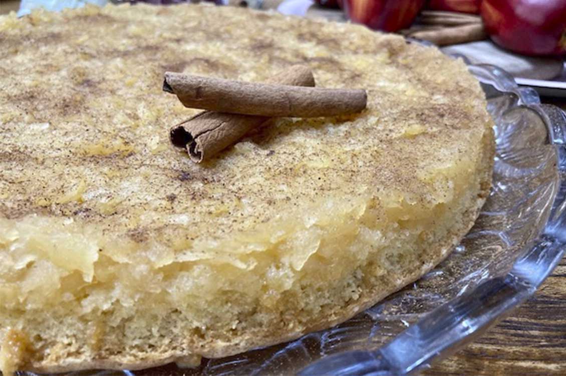 Μηλόπιτα με αφράτο παντεσπάνι