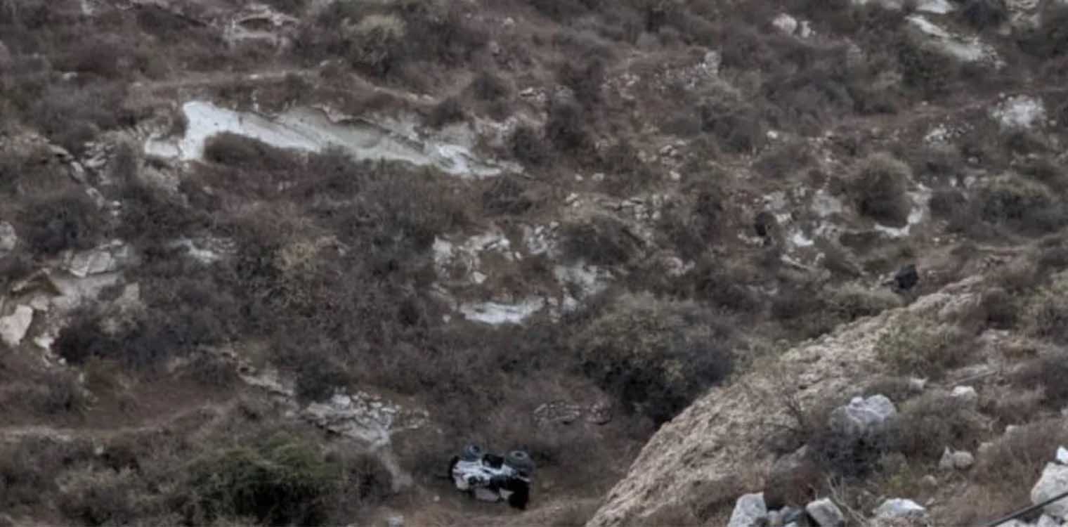 Σαντορίνη: Όχημα έπεσε σε γκρεμό 20 μέτρων - Τραυματίστηκαν δύο τουρίστριες