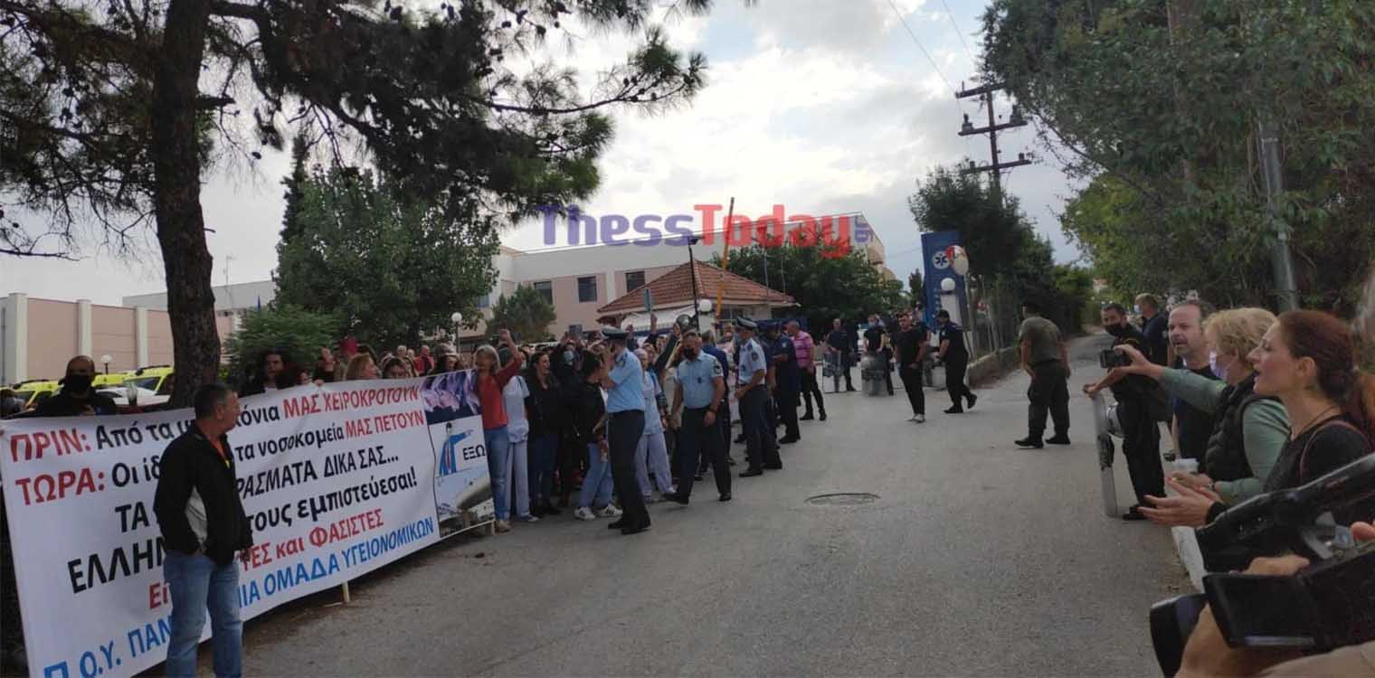 Θεσσαλονίκη: Αποδοκιμασίες κατά την άφιξη του Θάνου Πλεύρη