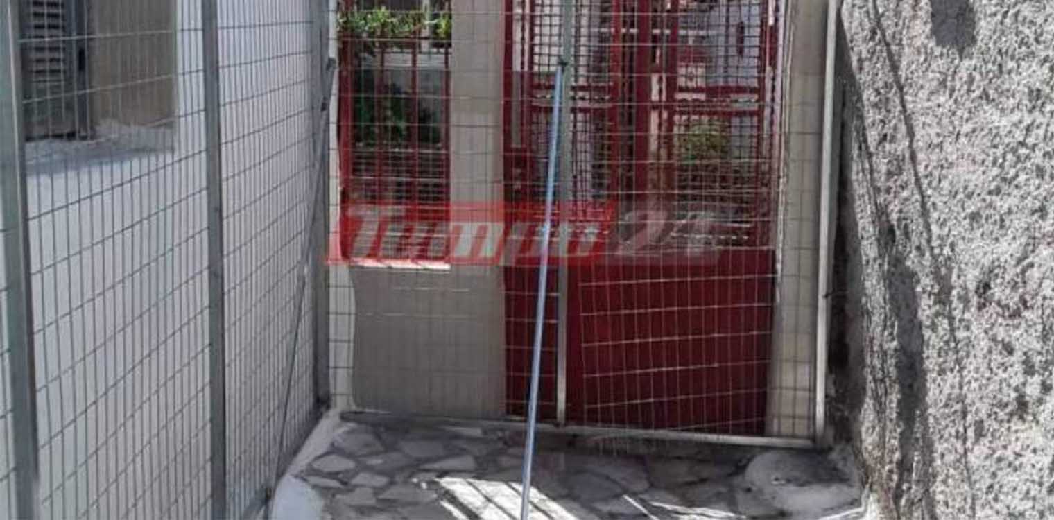 Πάτρα: Γυναίκα με παιδί ΑμΕΑ δεν μπορεί να βγει από το σπίτι της - Της έφραξαν την πόρτα για μία αστική διαφορά